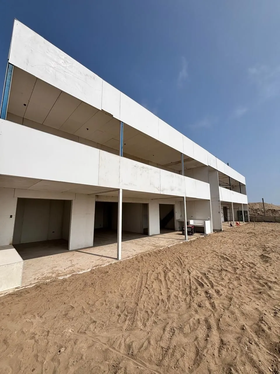 Edificación de dos pisos construida con panel LavaRock — Terrazas de San Antonio, Lima